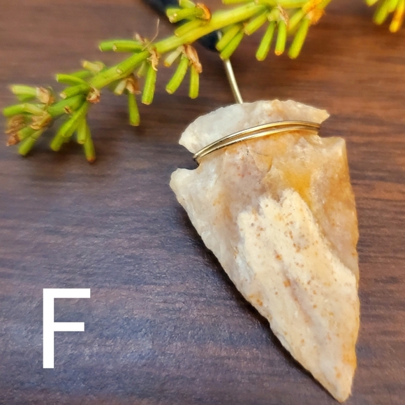 🌿 Natural Stone Arrowhead Necklace 🌿 - Picture 7 of 16